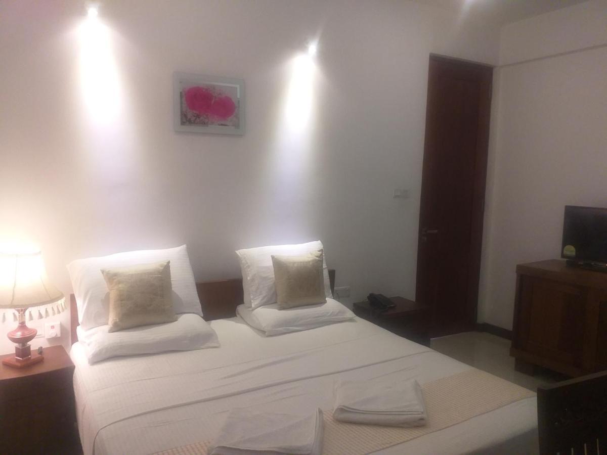 De Mansion Hotels Katugastota ภายนอก รูปภาพ